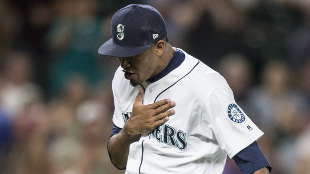 For the second time this month, Mariners closer Edwin Diaz has had to worry about family in Puerto Rico because of a hurricane. (AP)