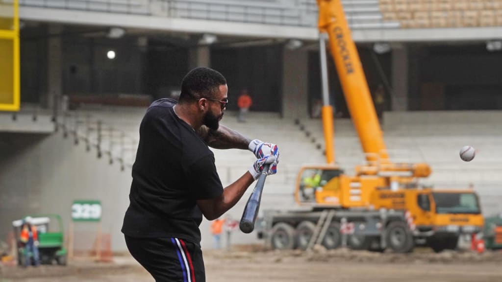 Rangers Unveil Globe Life Field Dimensions, New Uniforms as Players Enjoy  First Batting Practice - City of Arlington