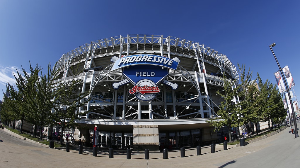 Hall of Famers Frank Robinson and Lou Boudreau will be honored with statues at Progressive Field this season. (AP)