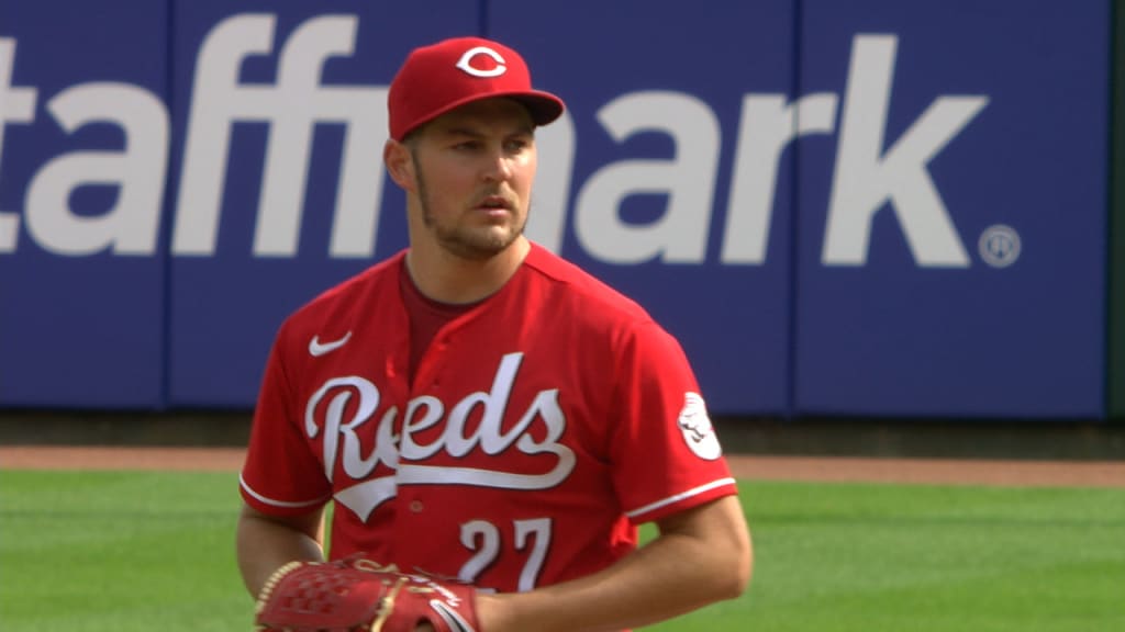 Cincinnati Reds catcher Tyler Stephenson leaves game versus Pirates