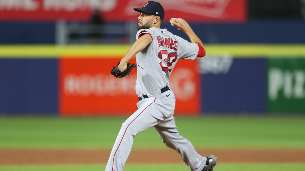 Barnes entra por Richards a roster de BOS