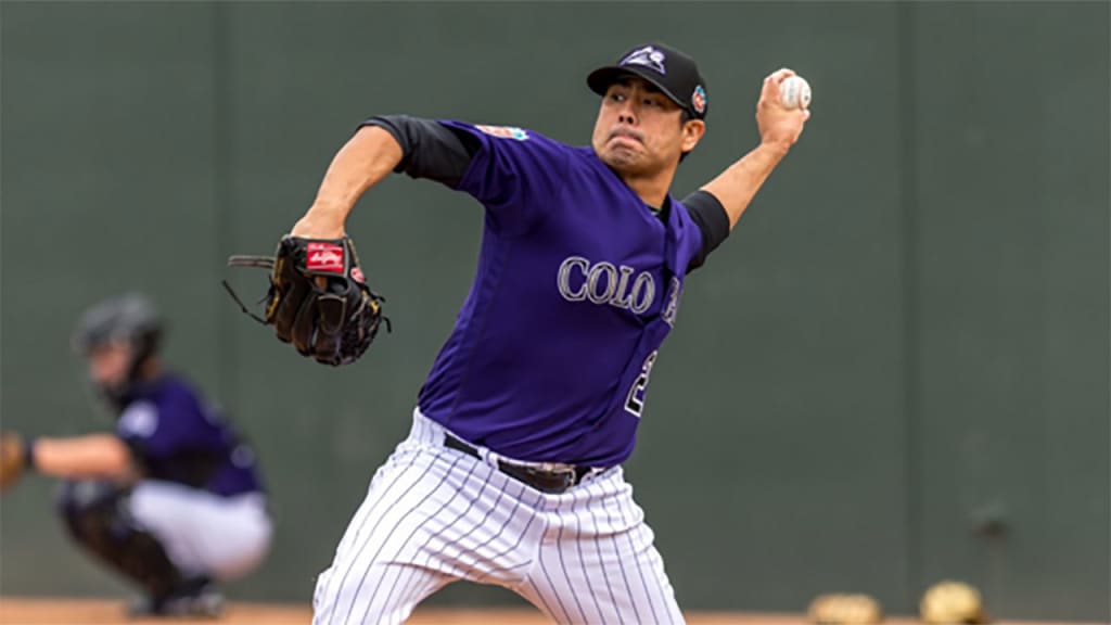 Jorge De La Rosa participates in the Rockies' first official 2016 workout for pitchers and catchers at Spring Training. (Rockies)