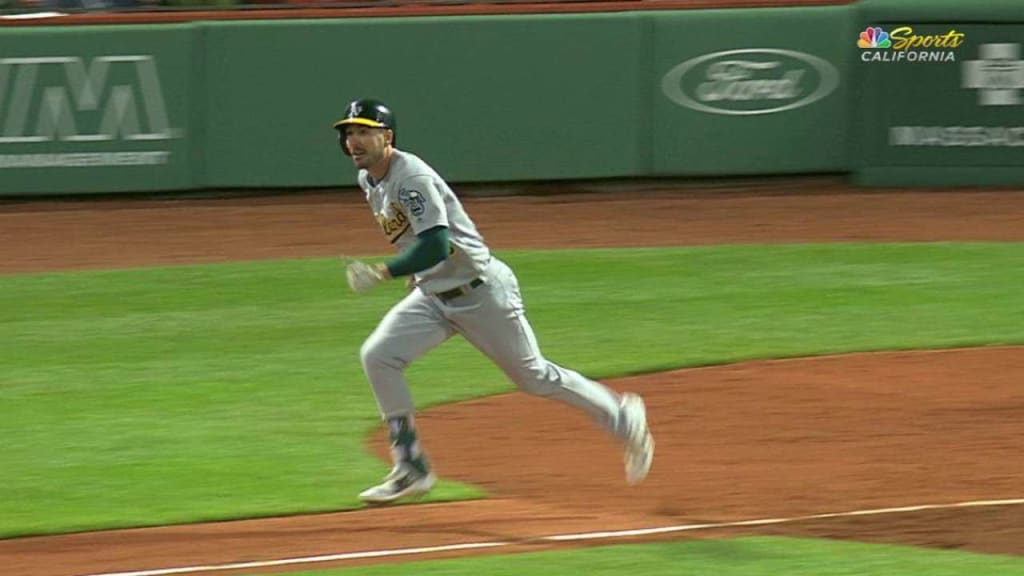 Joyce's solo homer
