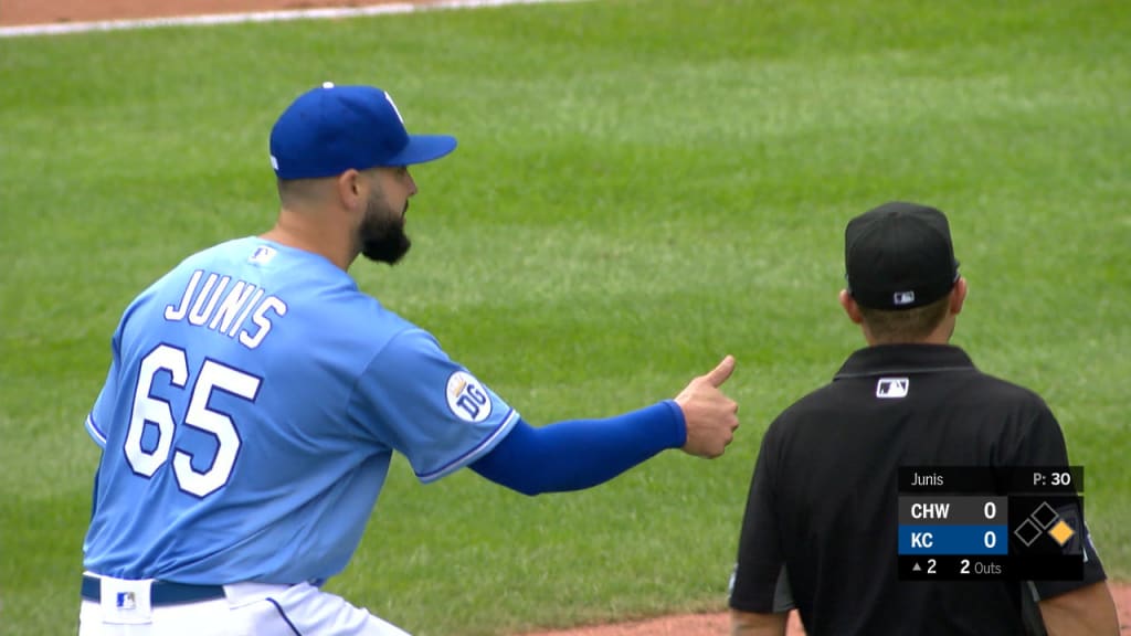 KC Royals turn slick double play to stave off Twins rally