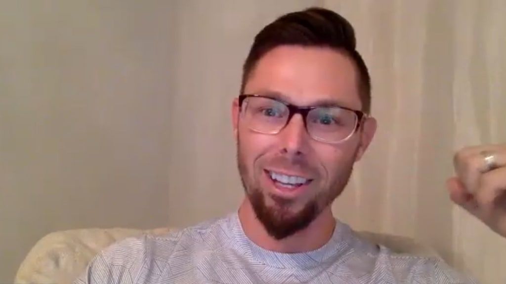By wearing glasses, Eric Sogard does it the old-fashioned way - ESPN