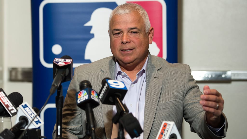 "We need to be able to separate ourselves by being selfless," Rick Renteria said. (AP)