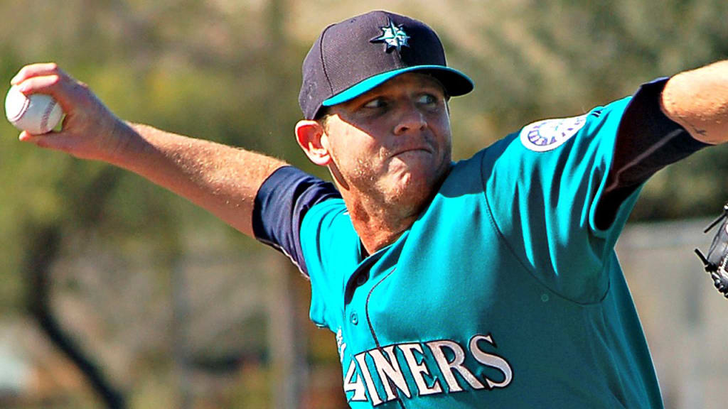 After a rough '15 in Philadelphia, Justin De Fratus feels reborn in Seattle. (Greg Johns)