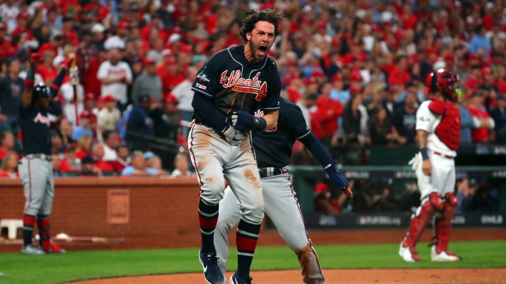 Dansby Swanson and his glorious hair hustled for an inside-the