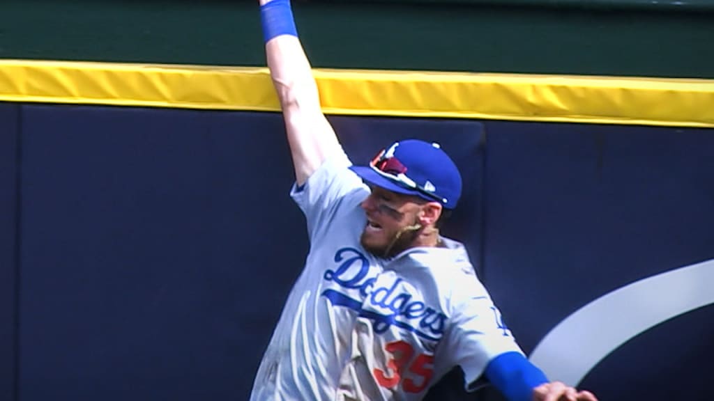 Plunkett] #Dodgers Cody Bellinger proud to have the gold patch on his glove  signifying he is a Gold Glove winner : r/baseball