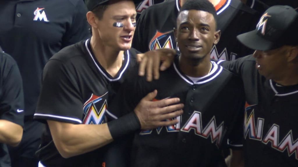 Dee Gordon, wearing Jose Fernandez's jersey, hits leadoff home run, circles  bases in tears – The Denver Post