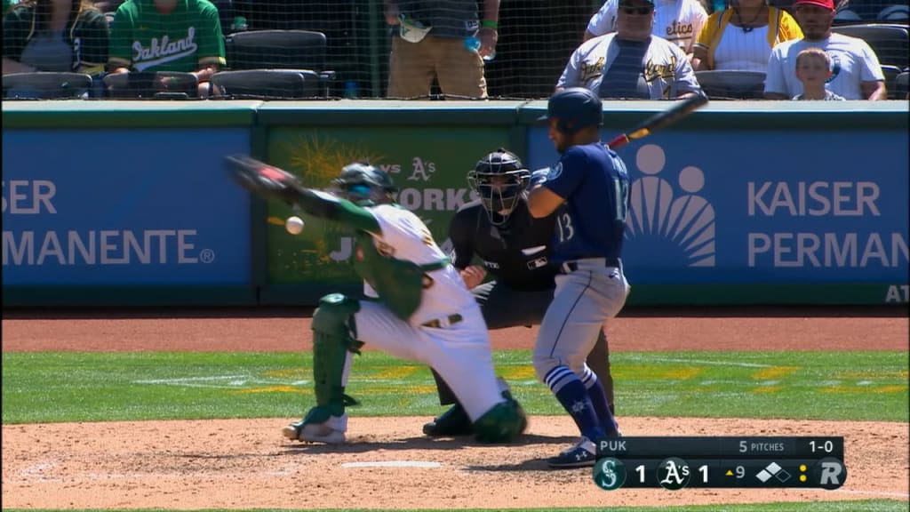 Jesse Winker exits game against Astros after first-base collision