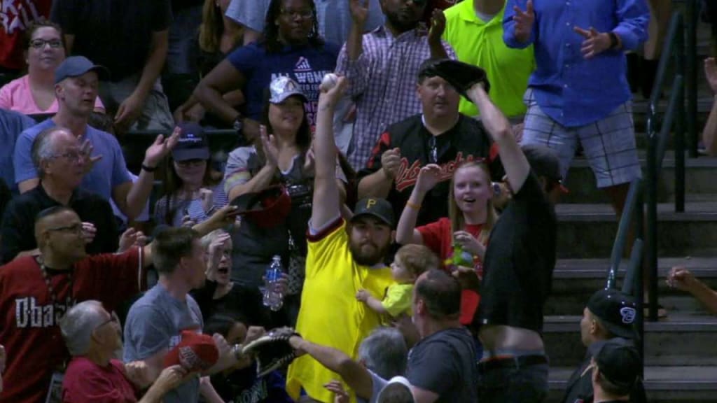 Fan on barehanded catch
