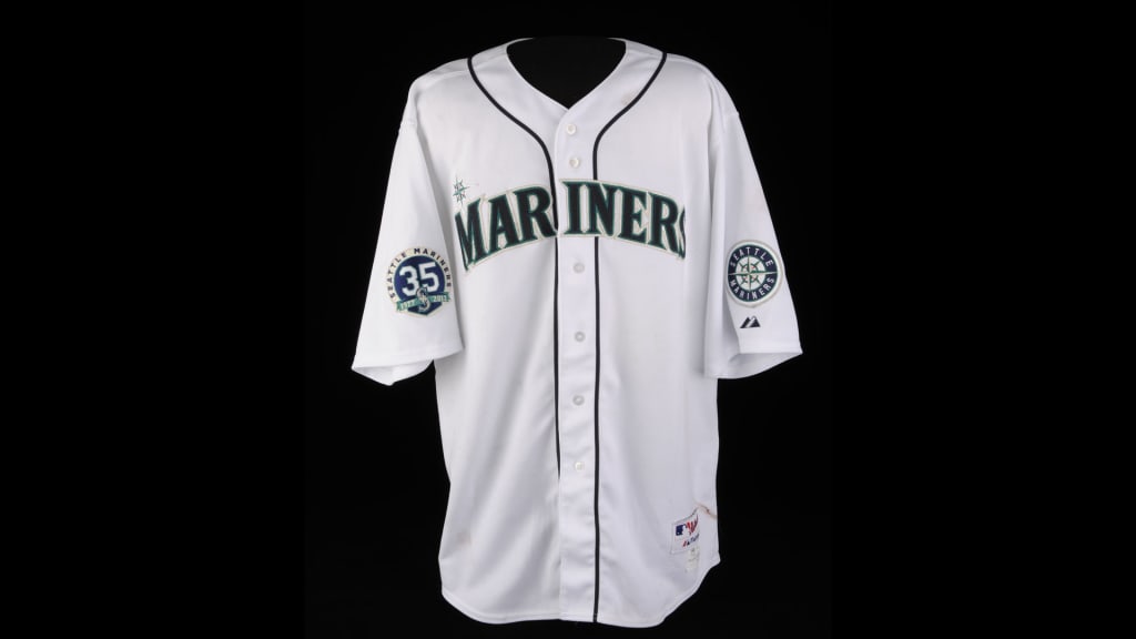 Félix Hernández King Mariners Hall of Fame Shirt Giveaway - Seattle Mariners