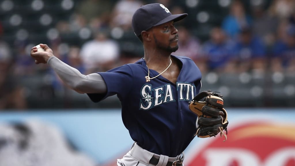 Seattle Mariners second baseman Dee Gordon (9) throws to first base against the Texas Rangers during the first inning of a baseball game Wednesday, Aug. 8, 2018, in Arlington, Texas. (AP Photo/Mike Stone)