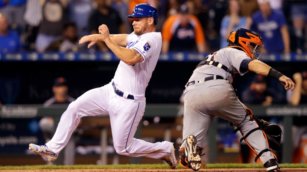 Royals DH Brandon Moss scores past Tigers catcher Alex Avila in the ninth inning. (Getty)