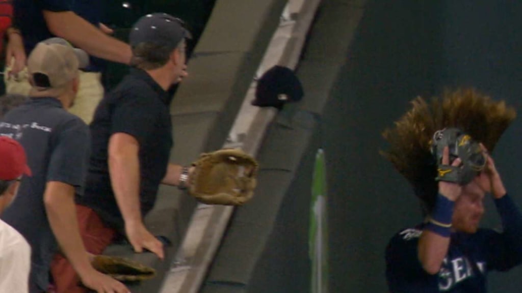 Must C: Gamel's leaping grab