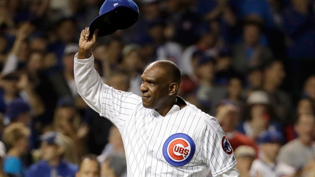 Andre Dawson tossed the ceremonial first pitch prior to Game 2 of the NLCS on Sunday. (AP)