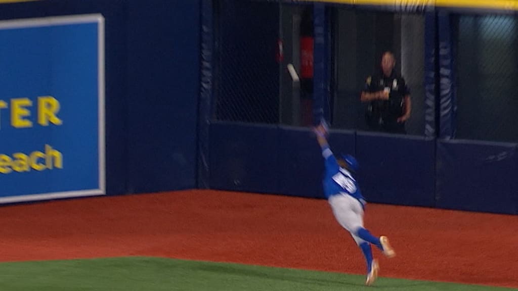 Watch: Jackie Bradley Jr. slams into wall after diving catch for