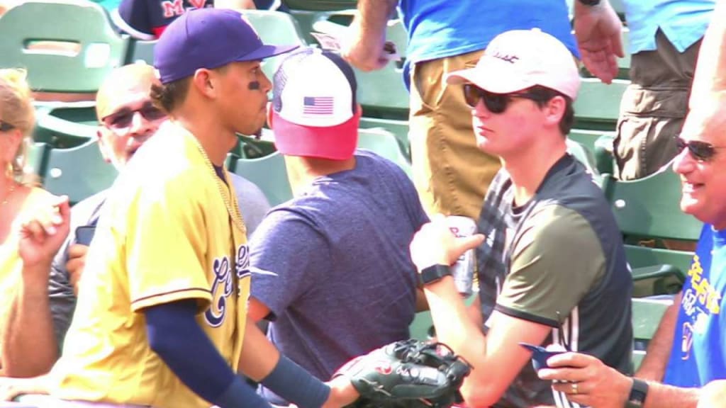 Brewers shortstop Orlando Arcia sneakily ate some of a fan's ice