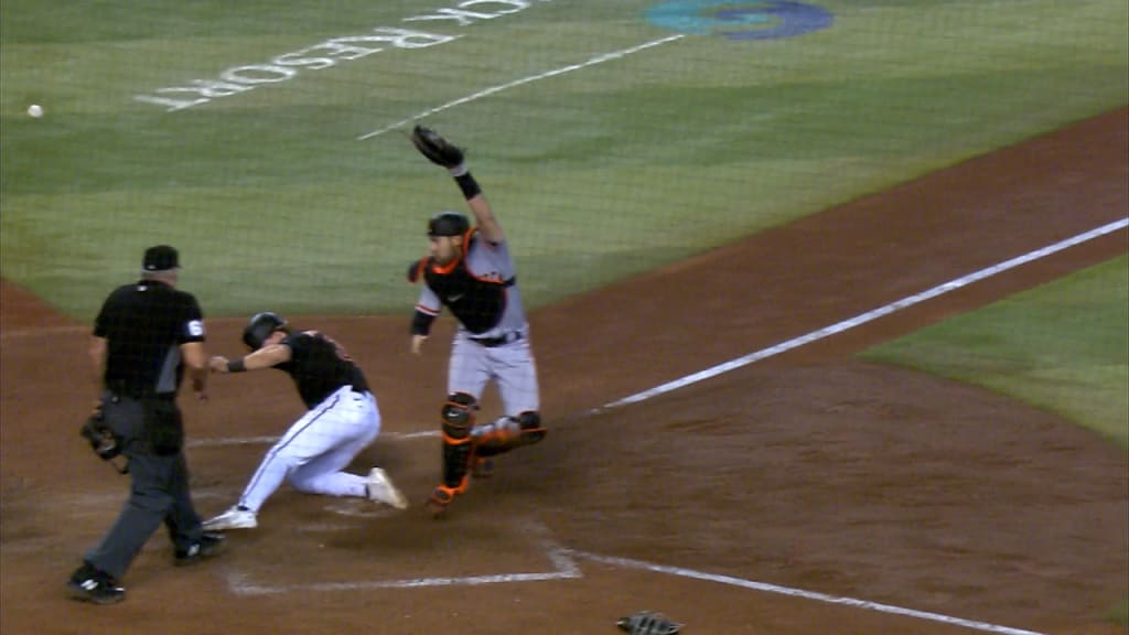 D-backs score two on error
