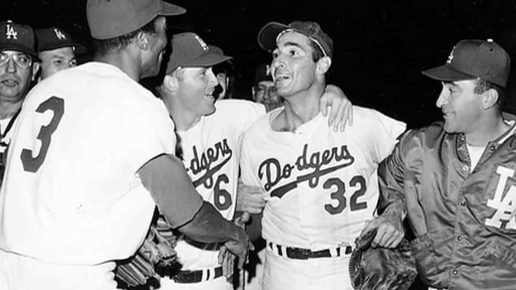 DODGERS SANDY KOUFAX 32 ボブルヘッド - メルカリ