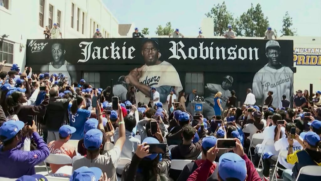 Photo: Dodgers Win on Jackie Robinson Day, Defeating Reds to Extend Winning  Streak - LAP2022041515 