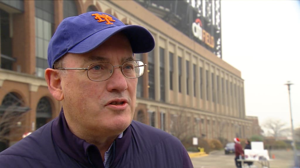 Steve Cohen: Mets 'hit the third rail' with thumbs down at fans