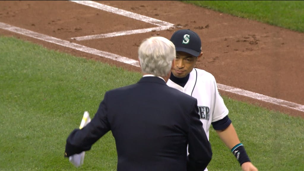 Ichiro Delivers Speech  A heartfelt speech from Ichiro to