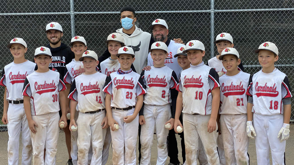 Juan Soto poses for a photo with the New Jersey Cardinals Little League team. (Courtesy Jaime McKeever)
