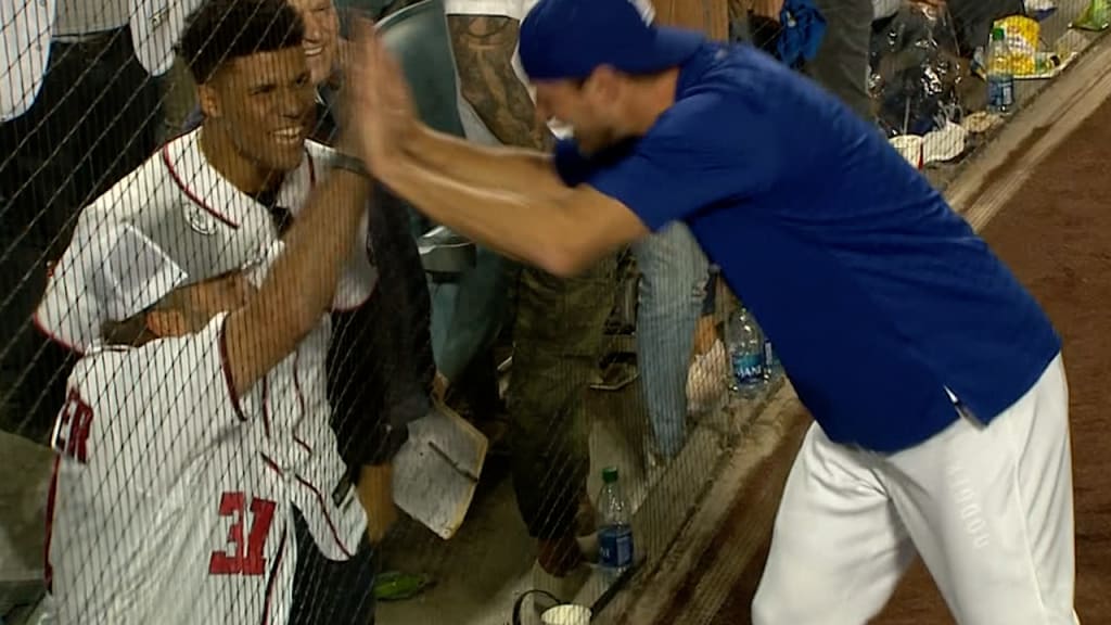 Scherzer high-fives Soto
