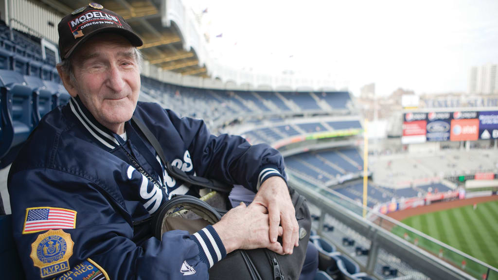 Longtime New York Yankees fan Freddy 'Freddy Sez' Schuman dies at