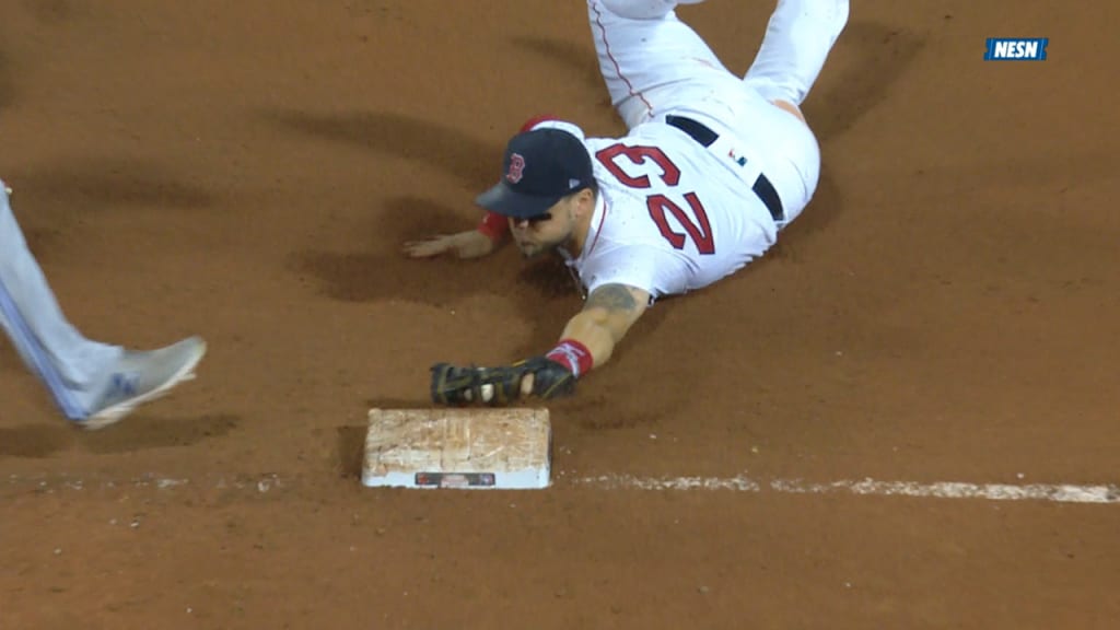 Chavis dives for out at 1st base