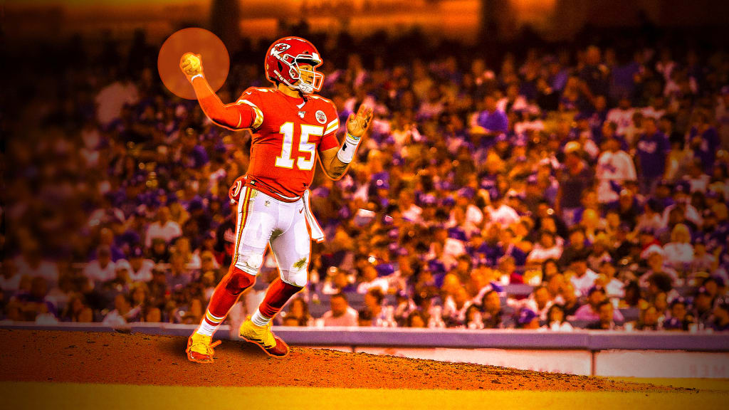 Patrick Mahomes joins the list of MLB draftees to play in a Super