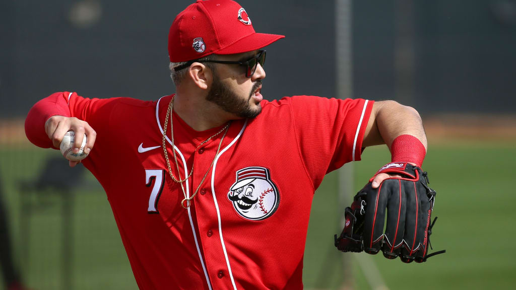 Cincinnati Reds sign third baseman Eugenio Suarez to 7-year deal