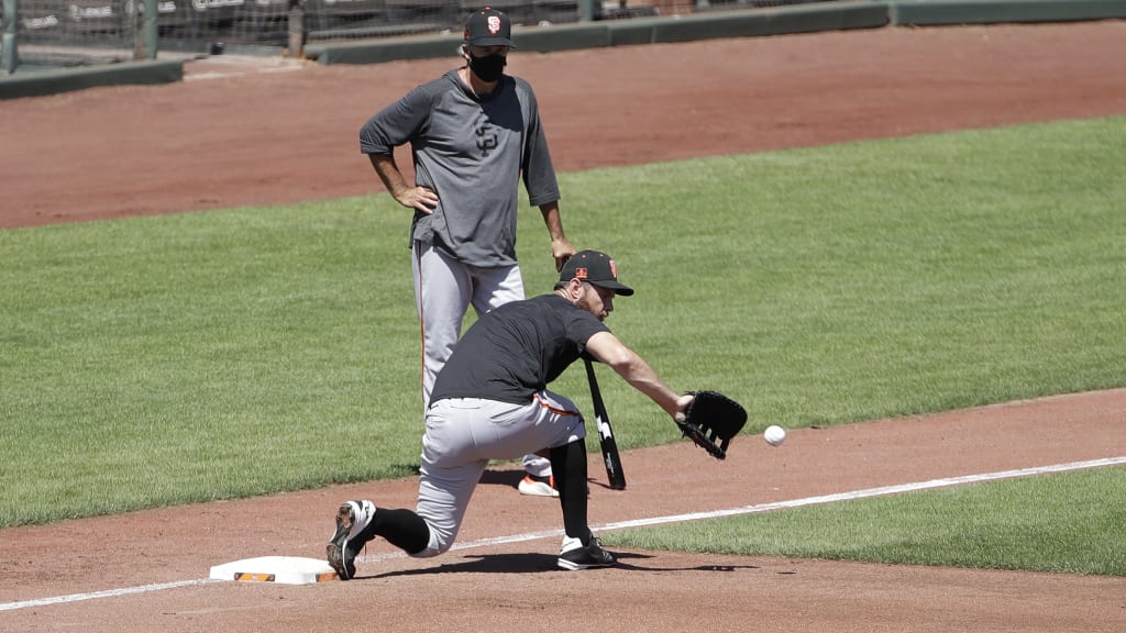 Brandon Belt enters Oracle Park on a boat, throws first pitch prior to  Giants' opener - Sports Illustrated