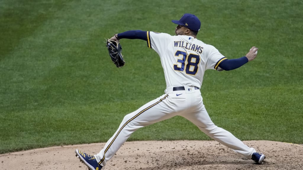 Brewers Devin Williams has an extreme movement pitch