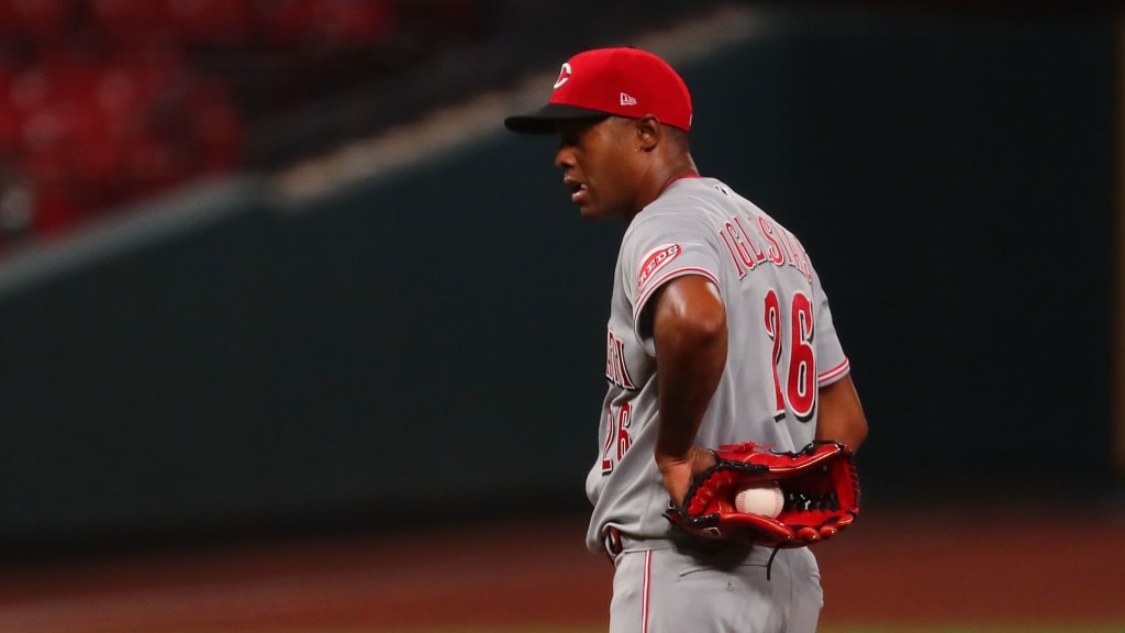 Chapman returns to Reds' clubhouse