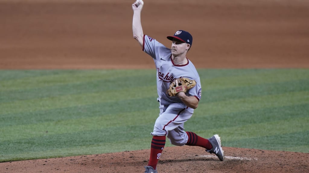 White Sox throw combined one-hitter to split twin bill with