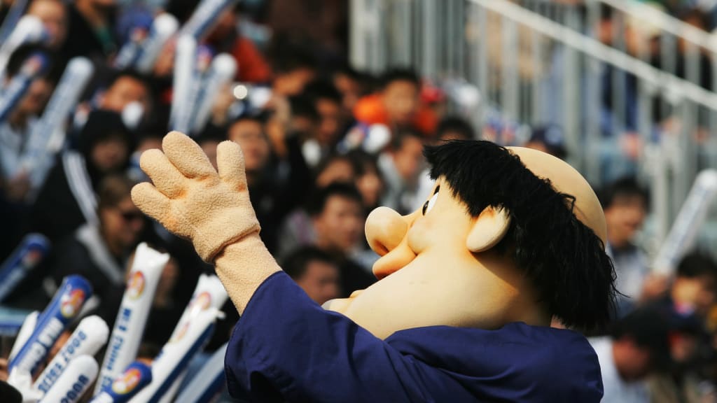 Swinging Friar - San Diego Padres mascot.  San diego padres baseball, San  diego padres, San diego