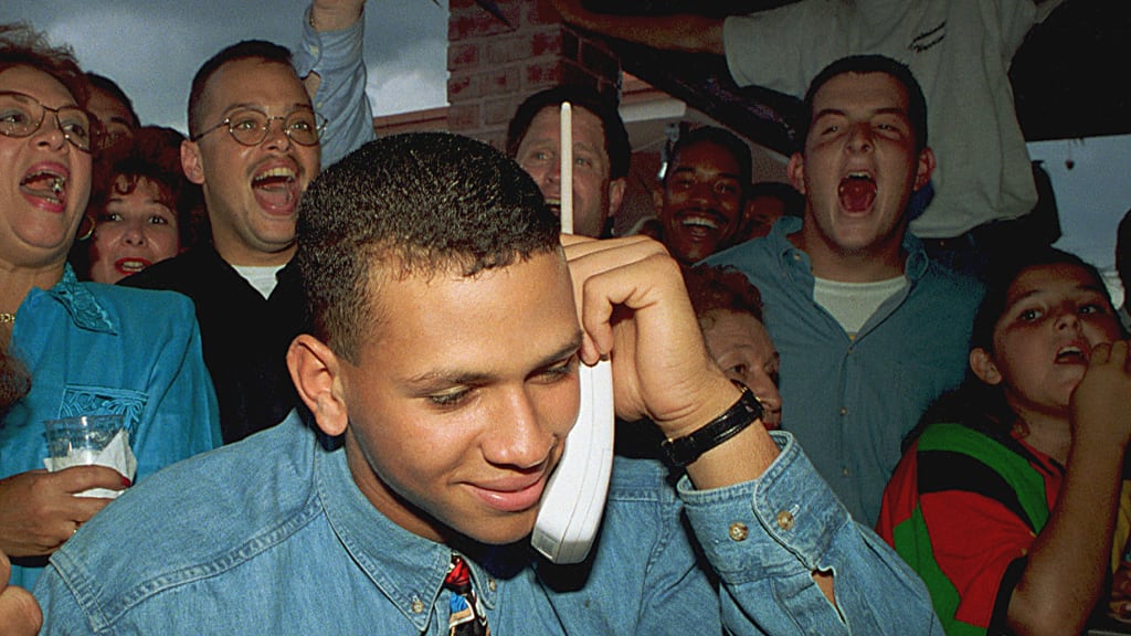In a different world, A-Rod and his baseball-themed tie would have been accepting a call from the Dodgers and not the Mariners. (AP)