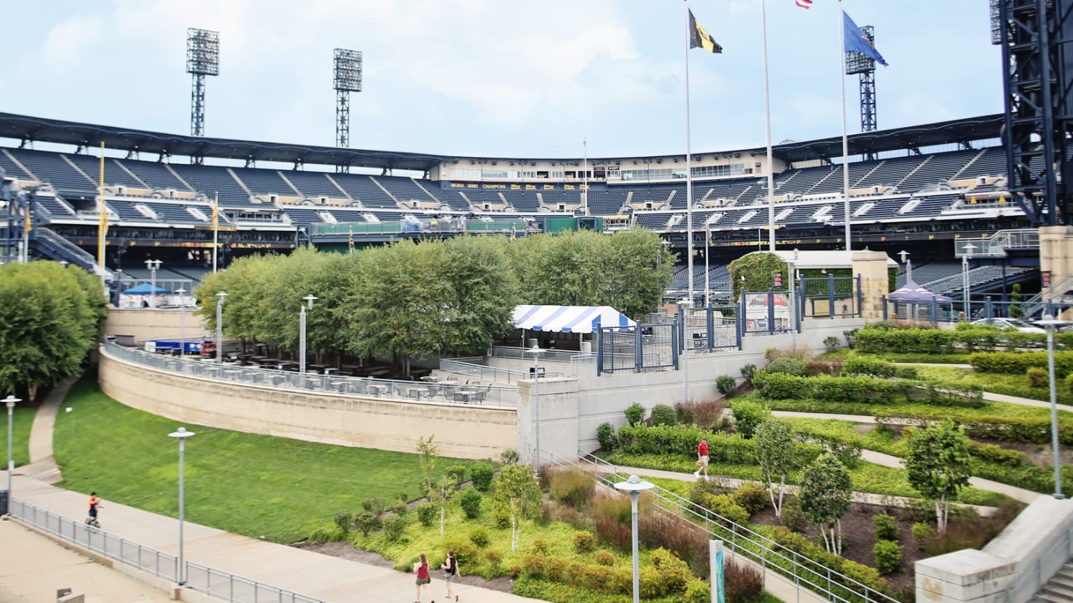 PNC Park River Walk-HDR, Sticking around Pittsburgh today a…