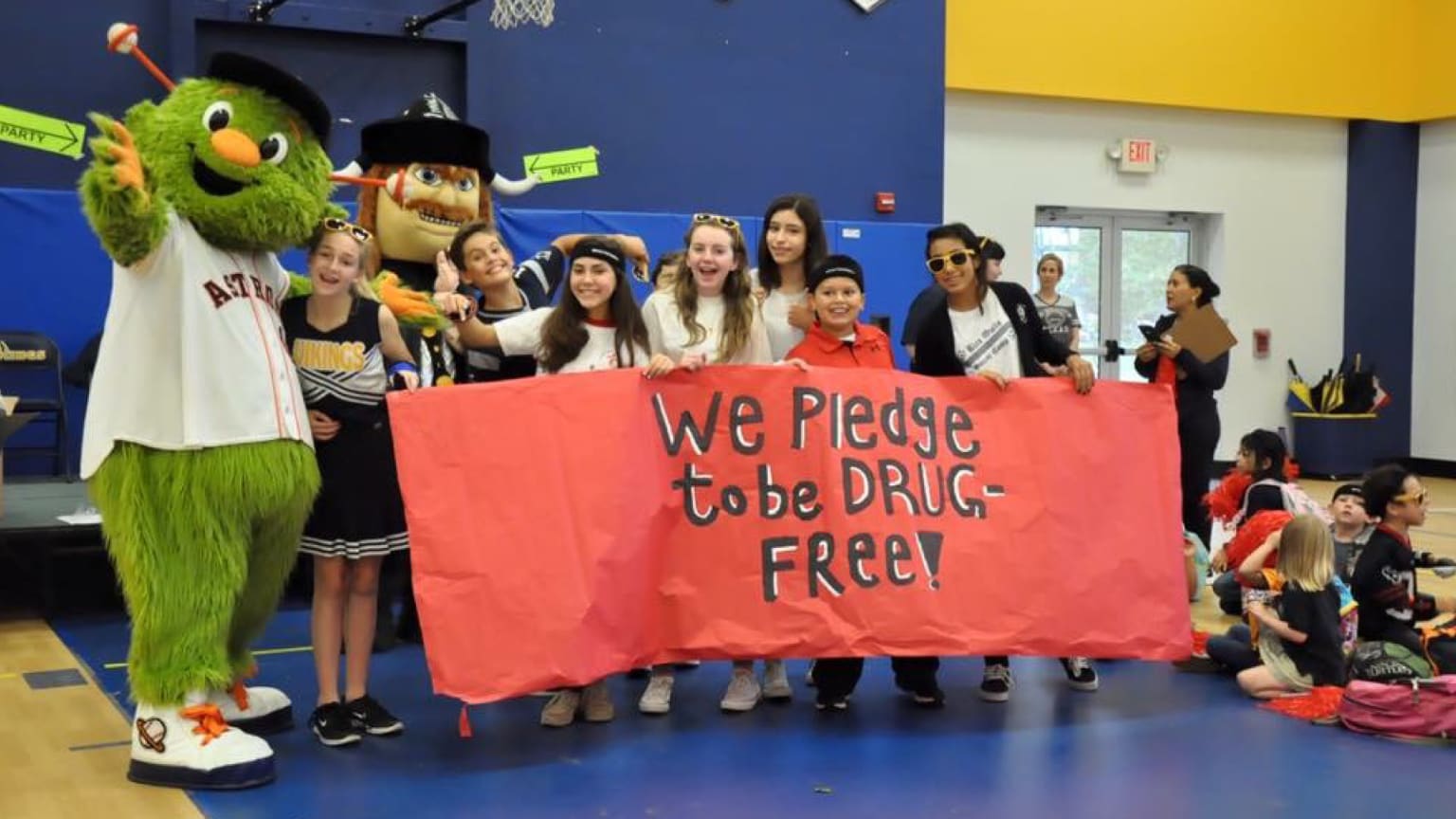 A big Harmony thank you to the Houston @astros and mascot Orbit  @OrbitAstros who visited excited students from the Harmony School of…