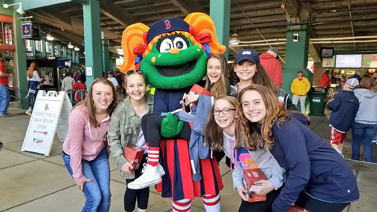 JOHNGY'S BEAT: Mascot Week: Tessie of the Boston Red Sox