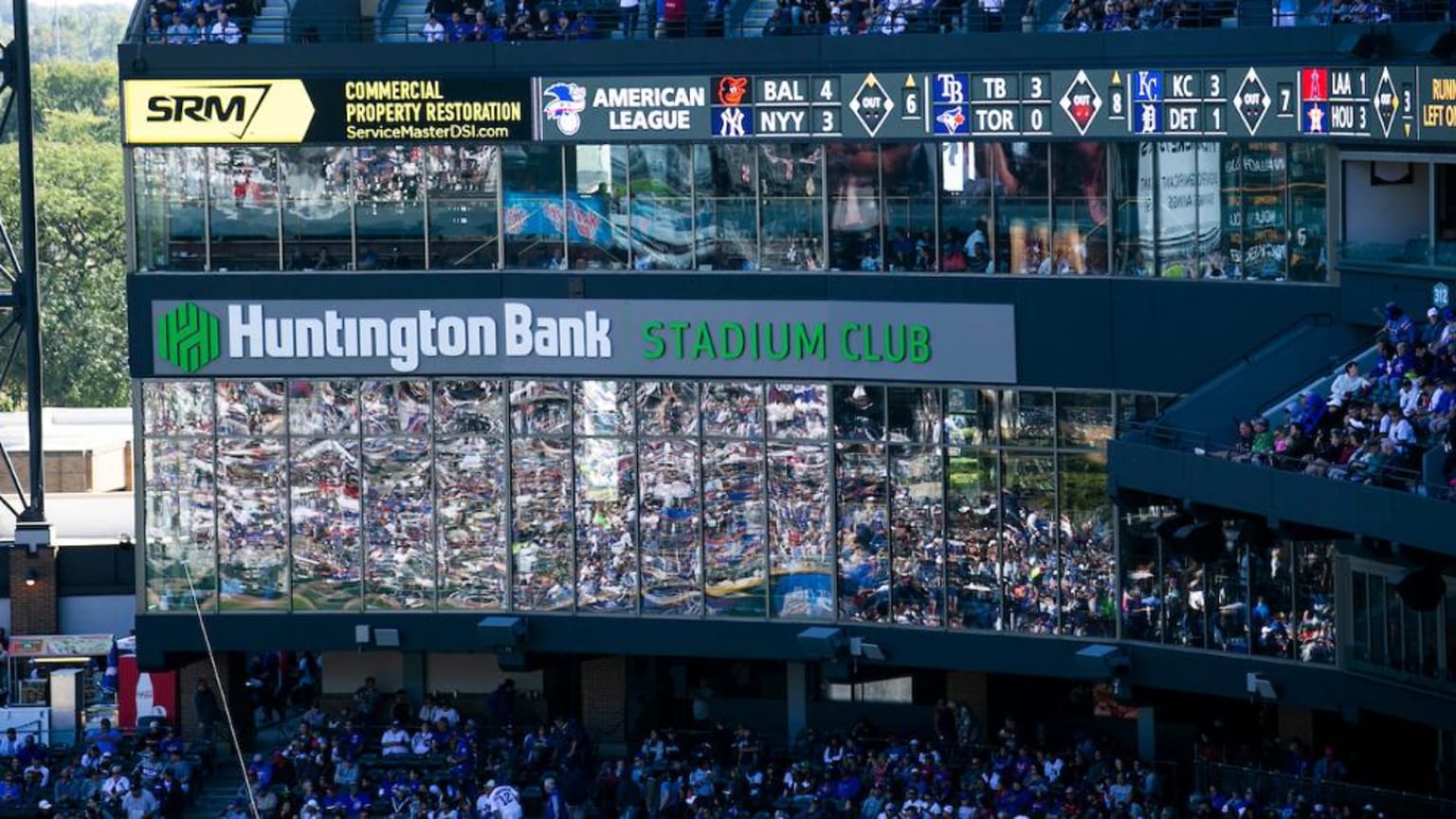 Hanging out in the Stadium Club! : r/whitesox