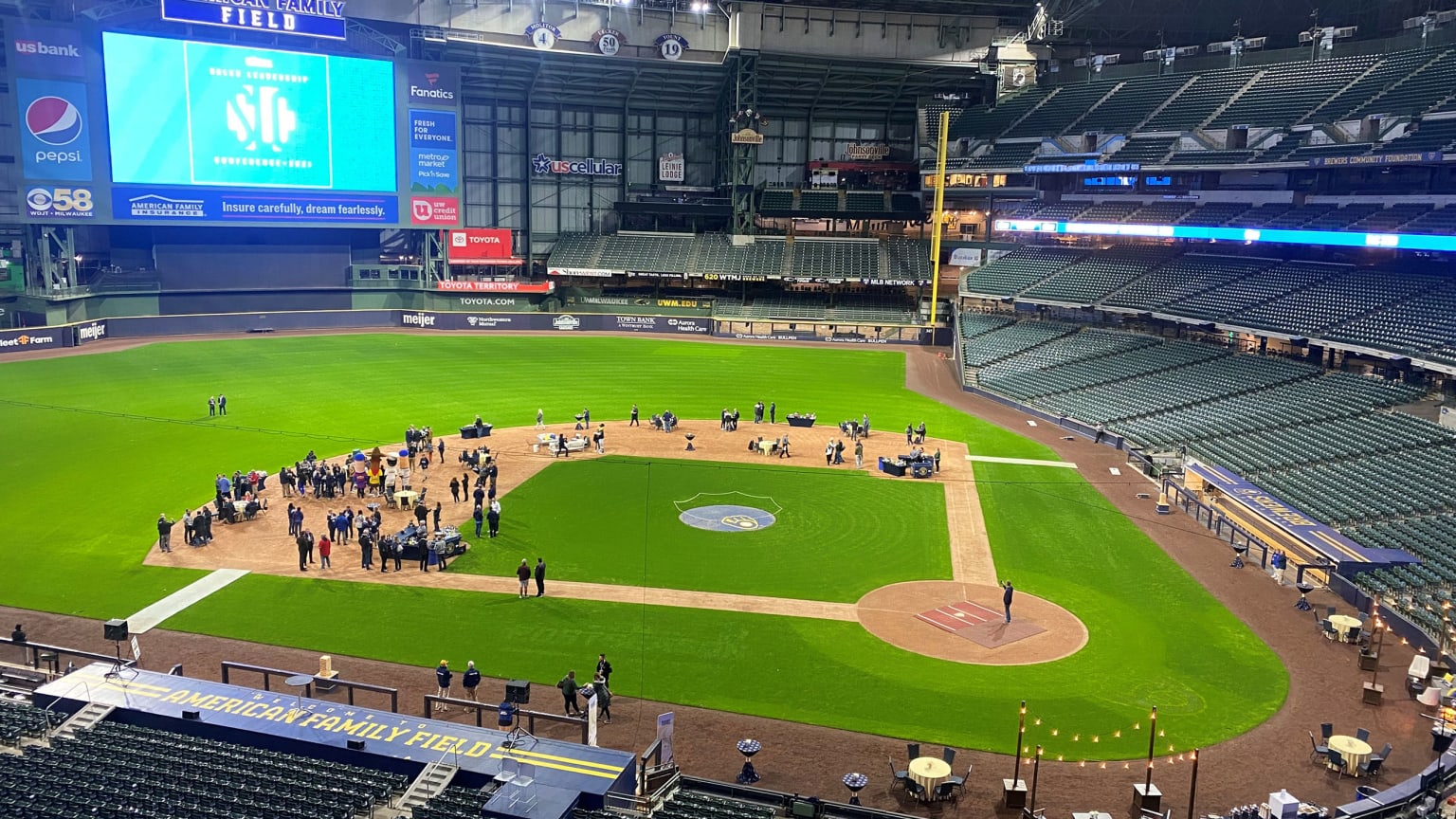 American Family Field Field Event Venue | Milwaukee Brewers