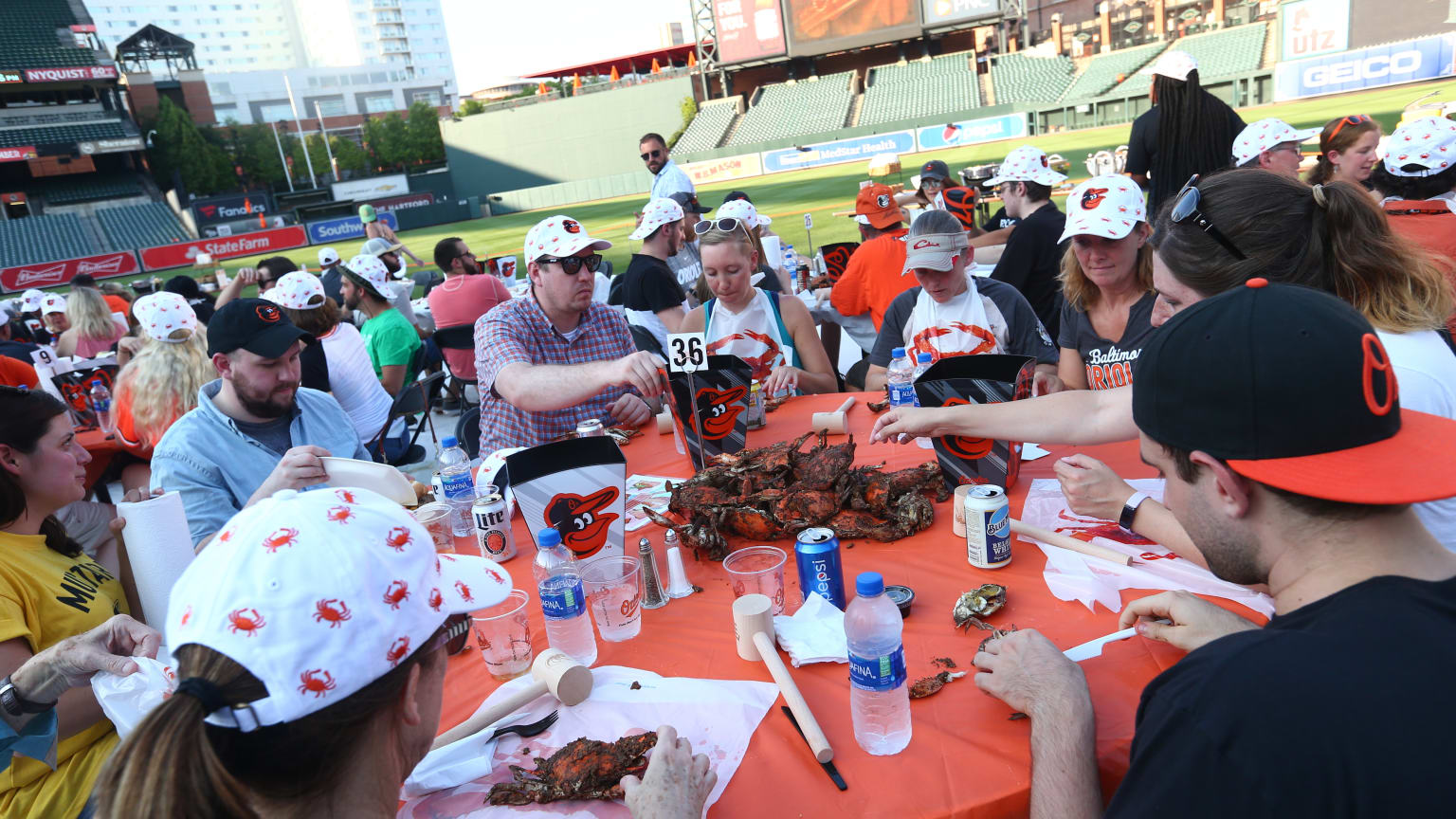 Brooks and Eddie eating crabs…. - Bmore Orioles Fans