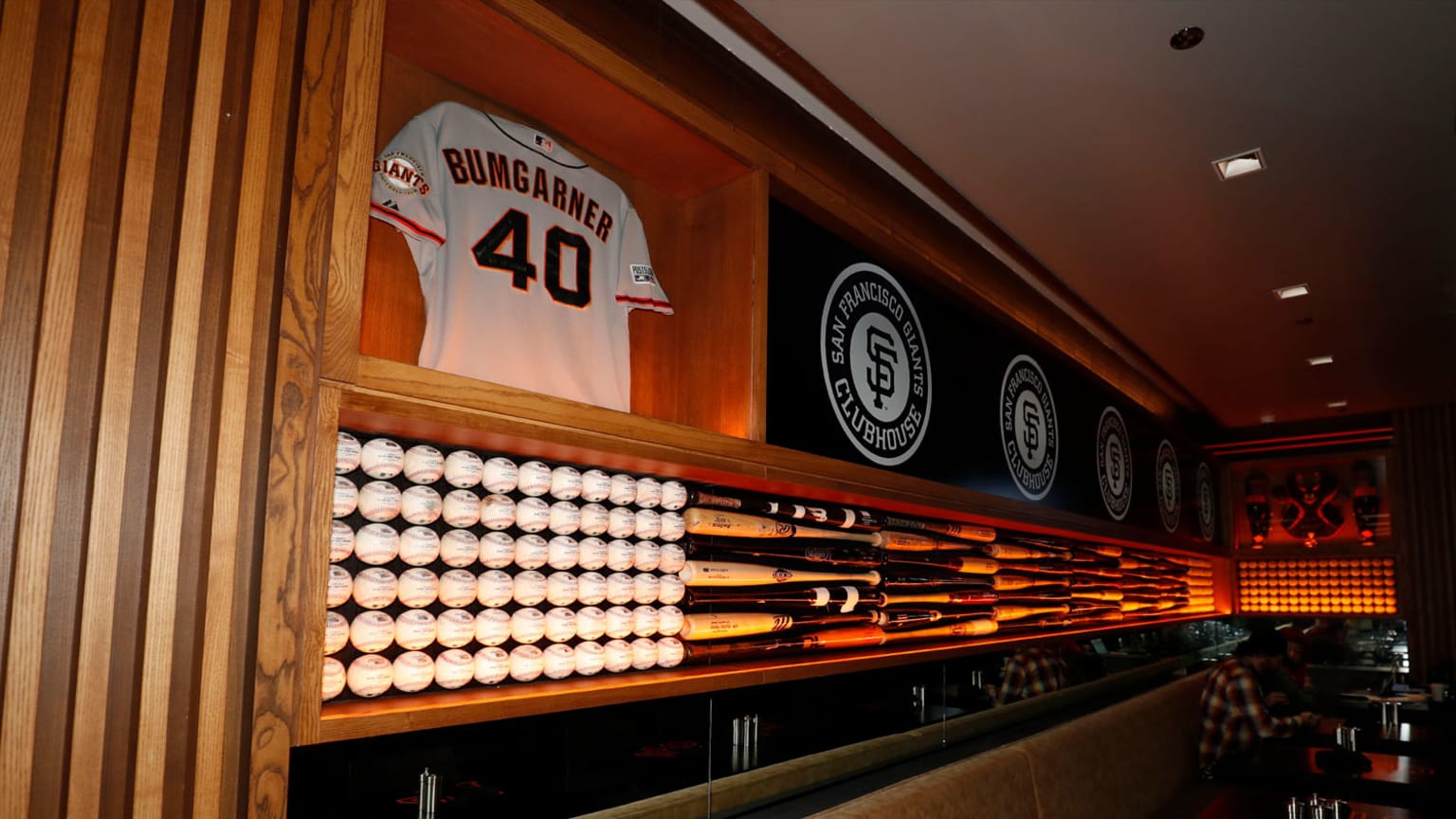 SFO: San Francisco Giants Clubhouse Reviews & Photos - Terminal 3