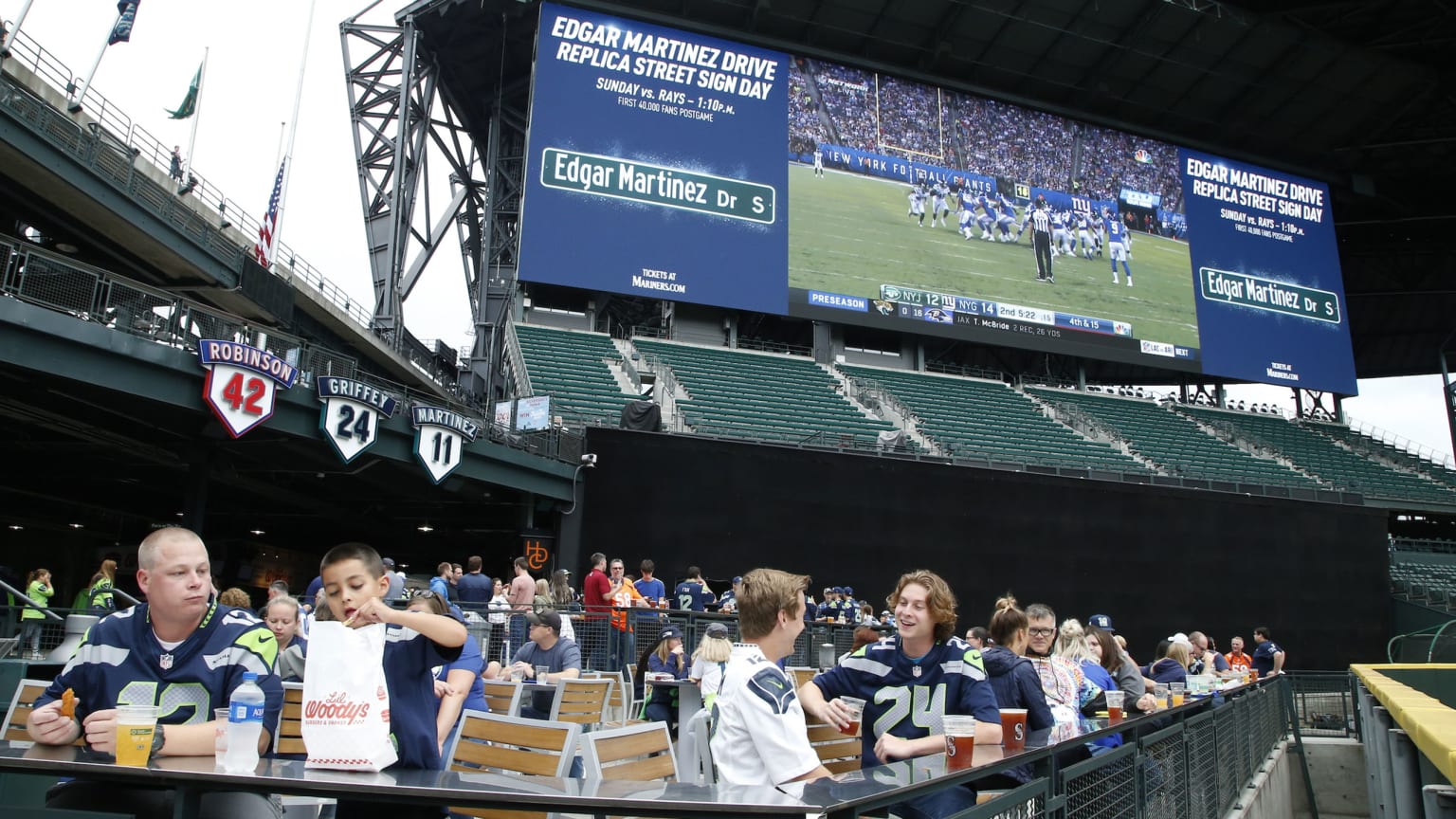 Mariners fans T-Mobile park watch party