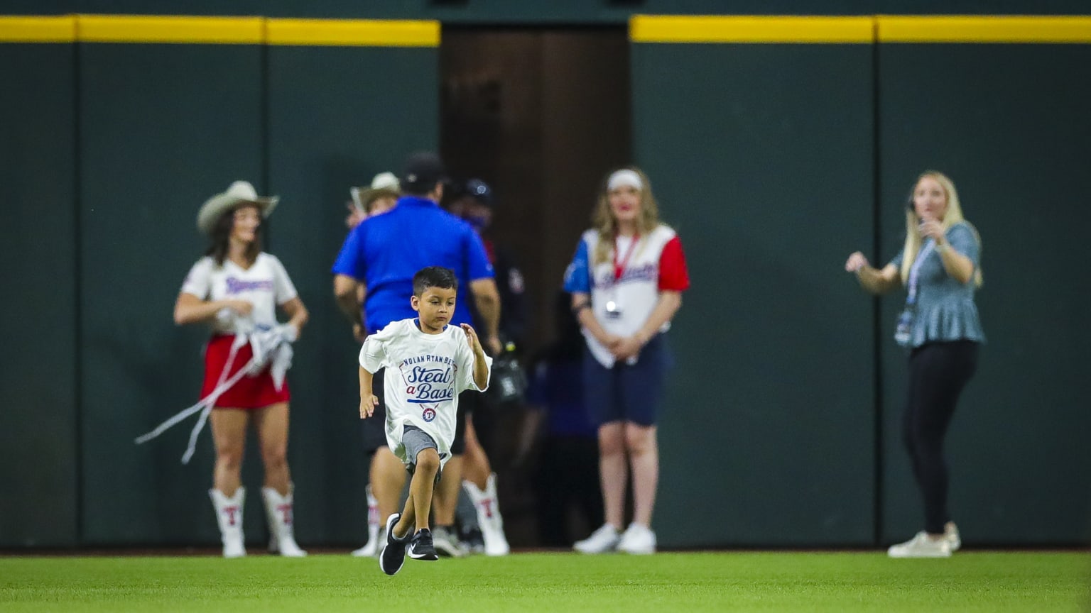 Texas Rangers Field Reporter In-Game Experiences | Texas Rangers