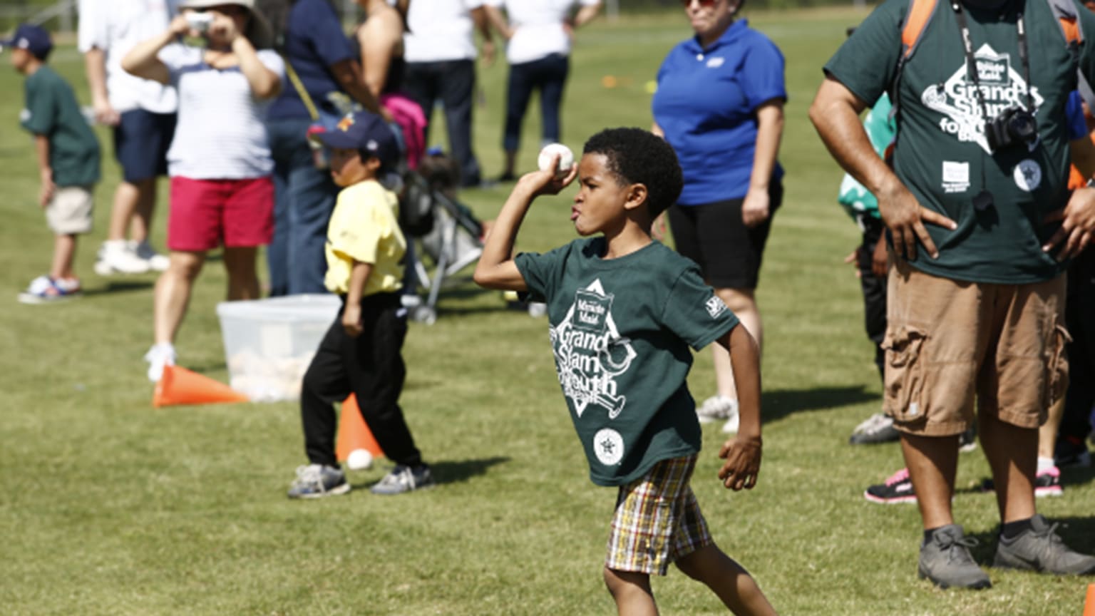 Houston kids participate in Astros baseball clinic · Buckner International